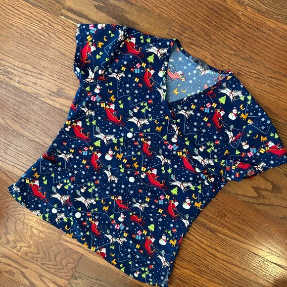 Serene Women's Christmas Santa Holiday Print Scrub Top Women's Size Medium in pr - Picture 3 of 9